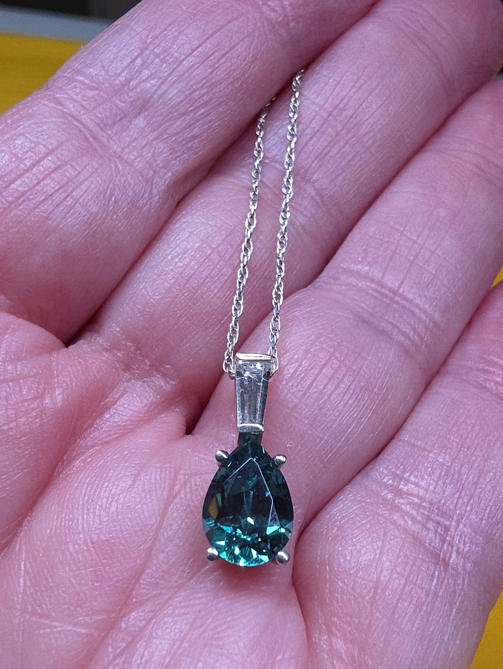 Teardrop Green Gem Pendant Necklace ▪︎ Sterling ▪︎ Marked DO CZ 925 ▪︎ LOVELY!